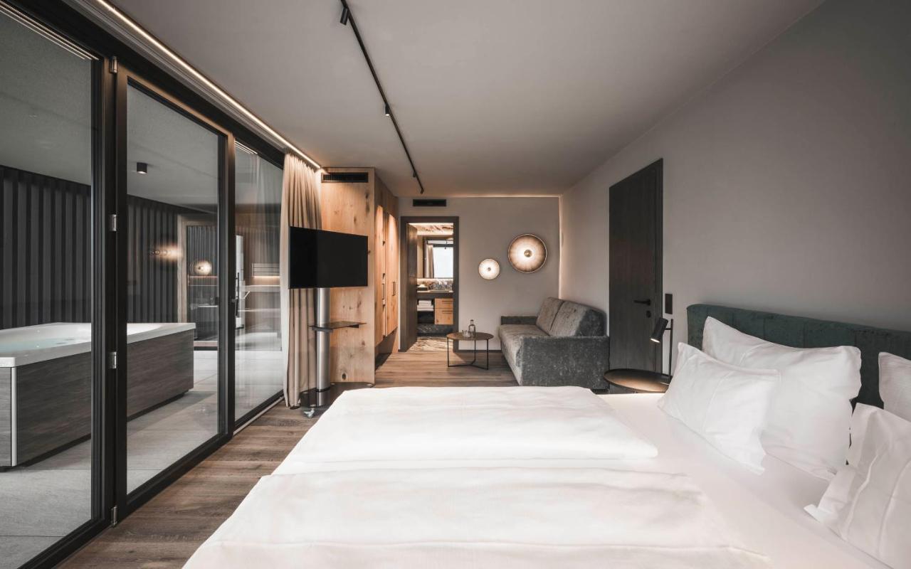 Somvita Suites Тироло Экстерьер фото
