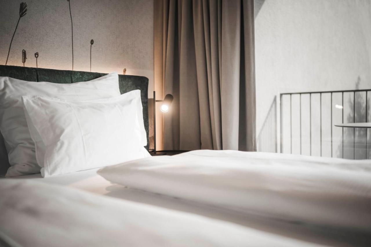 Somvita Suites Тироло Экстерьер фото