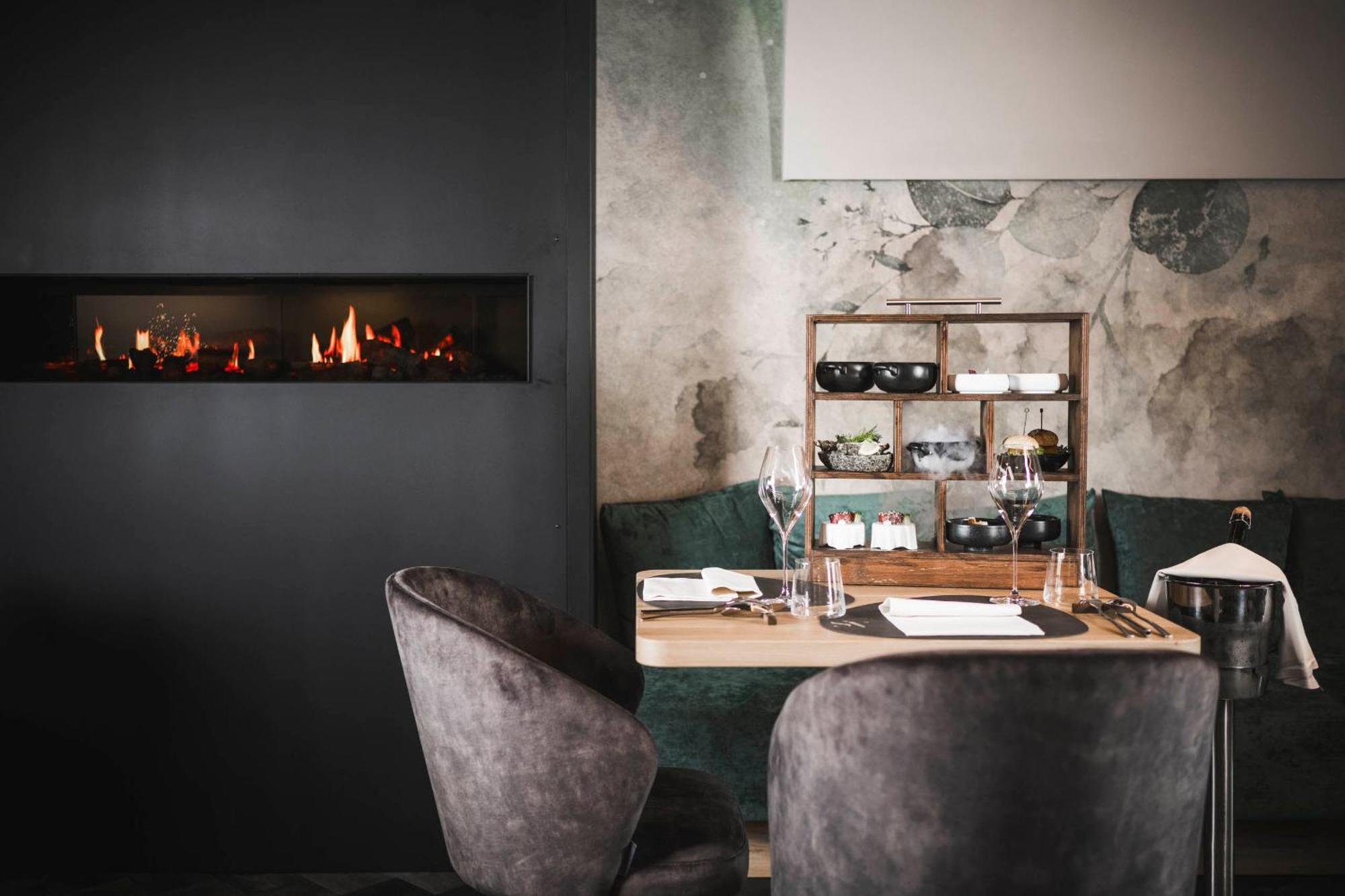 Somvita Suites Тироло Экстерьер фото
